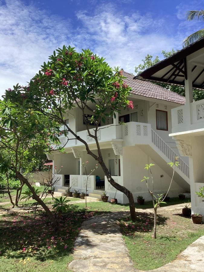 Hotel Juliantos By The Sea Gili Air
